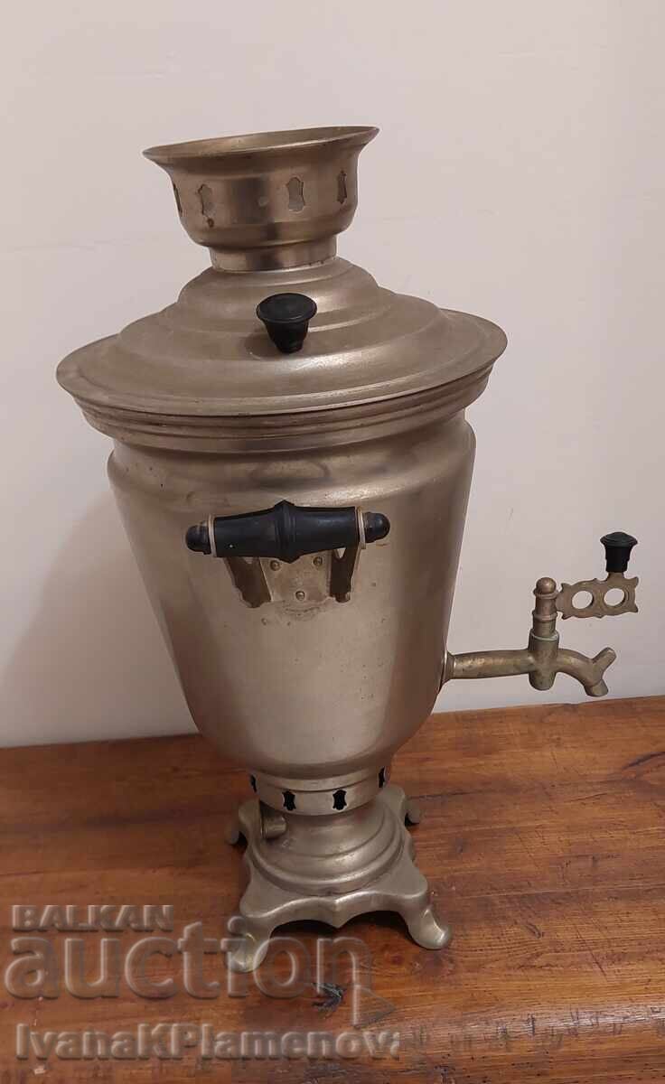 Licitație Samovar rusesc pentru cunoscători Licitație Samovar rusesc pentru cunoscători