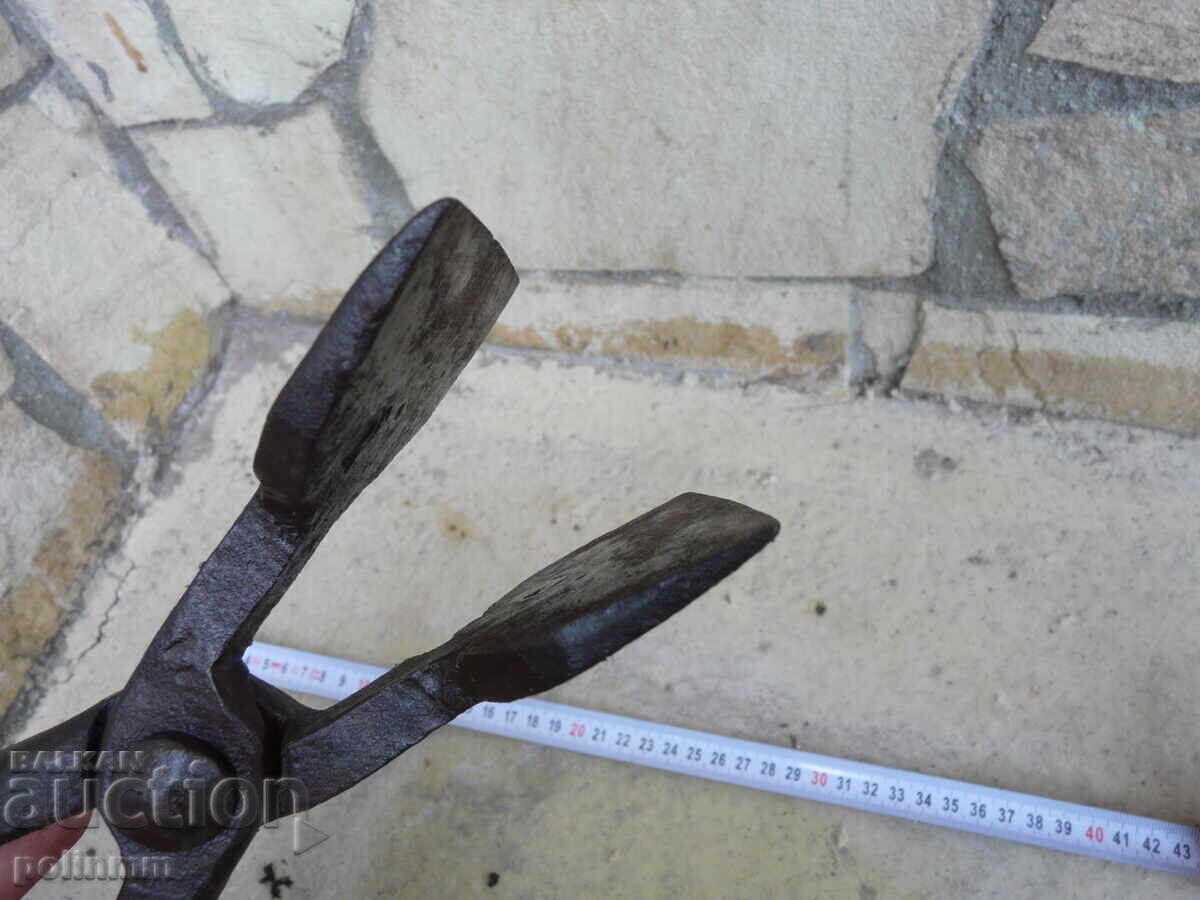 Auction  Heavy-duty tinman's / blacksmith's pliers - 11