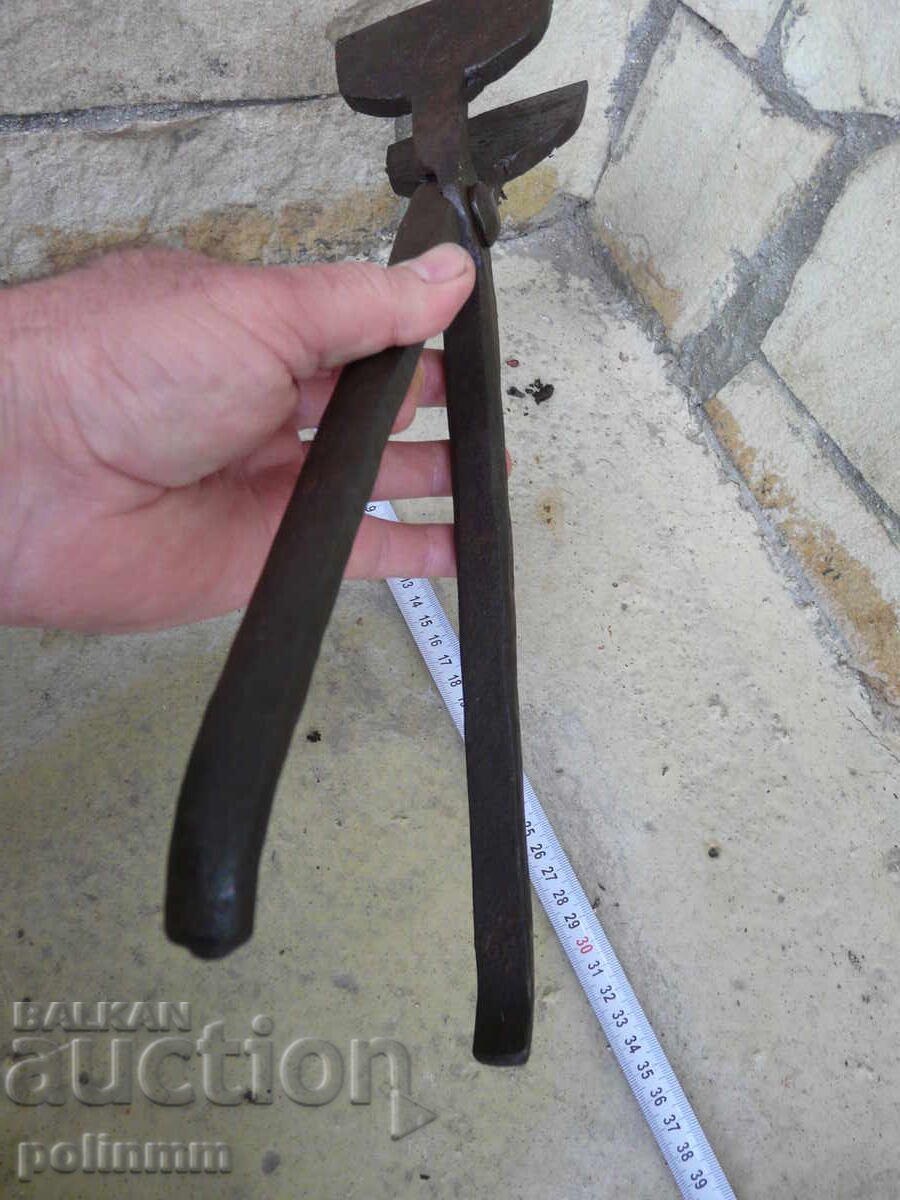 Delivery of Heavy-duty tinman's / blacksmith's pliers - 11