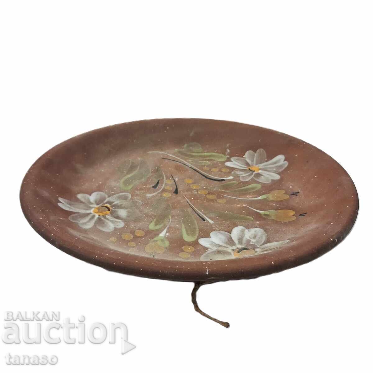 Auction  Old hand-painted ceramic wall plate (8.2)