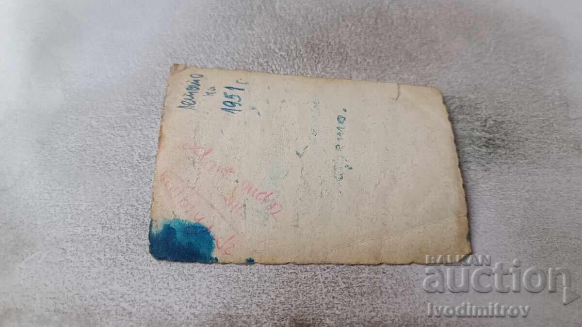 Снимка Три момчета с ретро бански на брега на морето 1951 с цена 2.45 лв. | € 1.25 Снимка Три момчета с ретро бански на брега на морето 1951 с цена 2.45 лв. | € 1.25