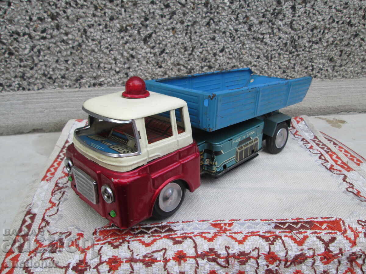 VECHI CAMION CHINEZESC DE JUCĂRIE DIN ANII '70 VECHI CAMION CHINEZESC DE JUCĂRIE DIN ANII '70