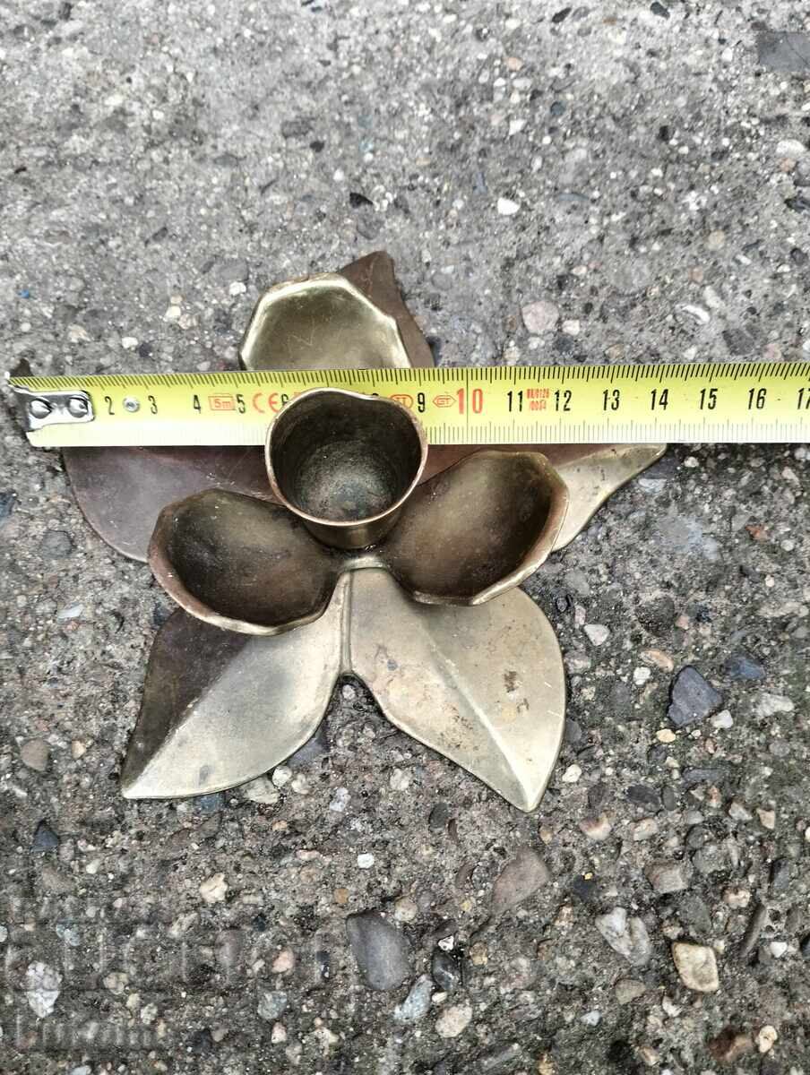 Χάλκινο κηροπήγιο με τιμή 34.99 BGN | € 17.89 Χάλκινο κηροπήγιο με τιμή 34.99 BGN | € 17.89