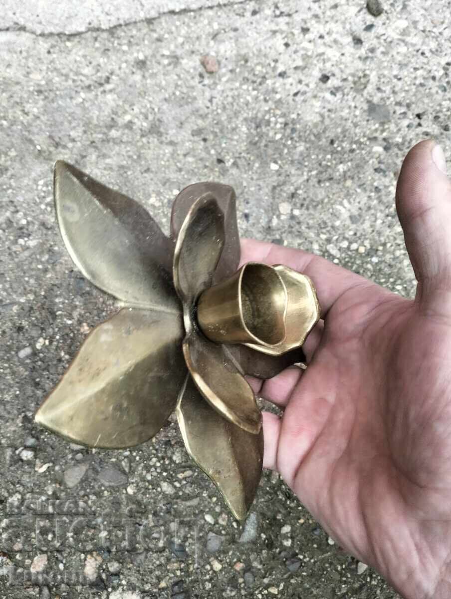 Παράδοση Χάλκινο κηροπήγιο Παράδοση Χάλκινο κηροπήγιο