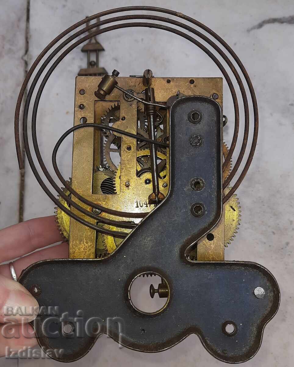 Licitație Mecanism și pendul pentru ceas de perete Licitație Mecanism și pendul pentru ceas de perete