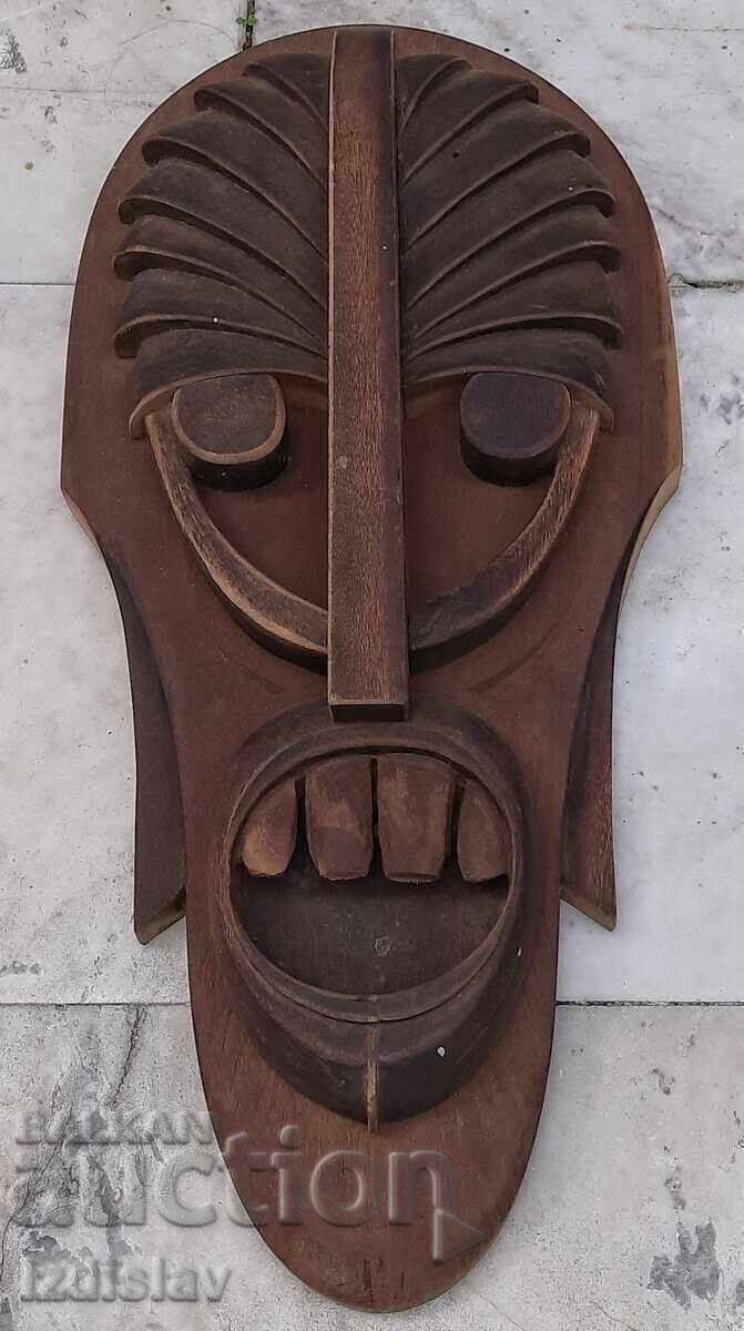 Livrarea Mască mare masivă sculptată în lemn bulgărească