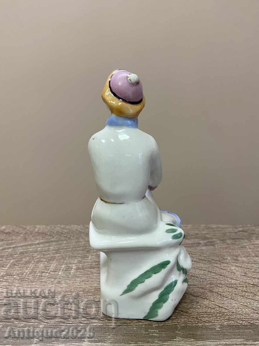 Доставка на Порцеланова статуетка „Кънкьорка“