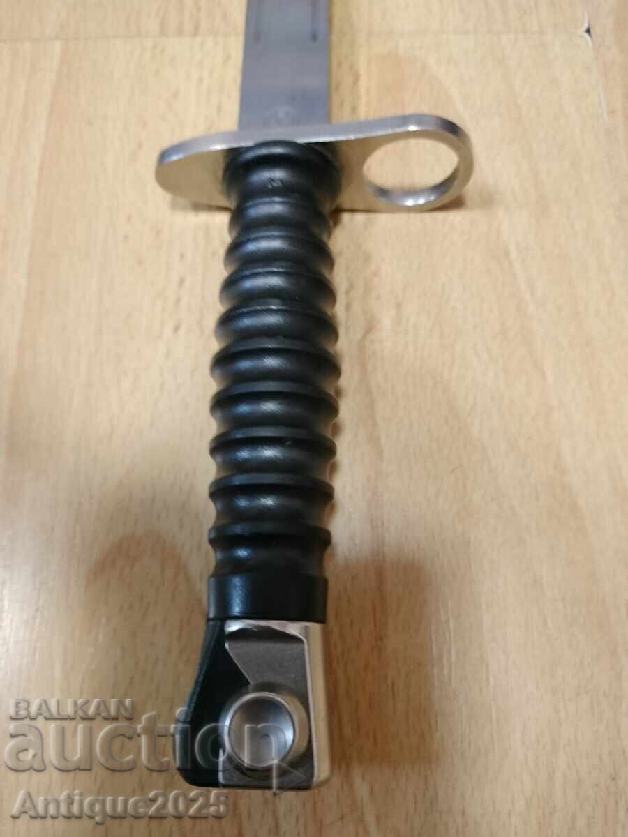 Нож Швейцария с цена 220.00 лв. | € 112.48