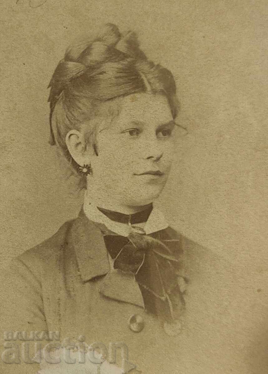 ΤΕΛΟΣ ΤΟΥ 19ου ΑΙΩΝΑ ΓΥΝΑΙΚΕΙΟ ΓΥΝΑΙΚΕΙΟ ΠΟΡΤΡΕΤΟ ΠΑΛΙΑ ΦΩΤΟΓΡΑΦΙΑ ΚΑΡΤΟΝΙ με τιμή 12.00 BGN | € 6.14 ΤΕΛΟΣ ΤΟΥ 19ου ΑΙΩΝΑ ΓΥΝΑΙΚΕΙΟ ΓΥΝΑΙΚΕΙΟ ΠΟΡΤΡΕΤΟ ΠΑΛΙΑ ΦΩΤΟΓΡΑΦΙΑ ΚΑΡΤΟΝΙ με τιμή 12.00 BGN | € 6.14