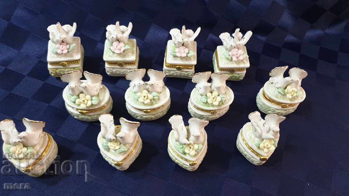 Σετ μικρών πορσελάνινων κουτιών για κοσμήματα με τιμή 60.00 BGN | € 30.68 Σετ μικρών πορσελάνινων κουτιών για κοσμήματα με τιμή 60.00 BGN | € 30.68