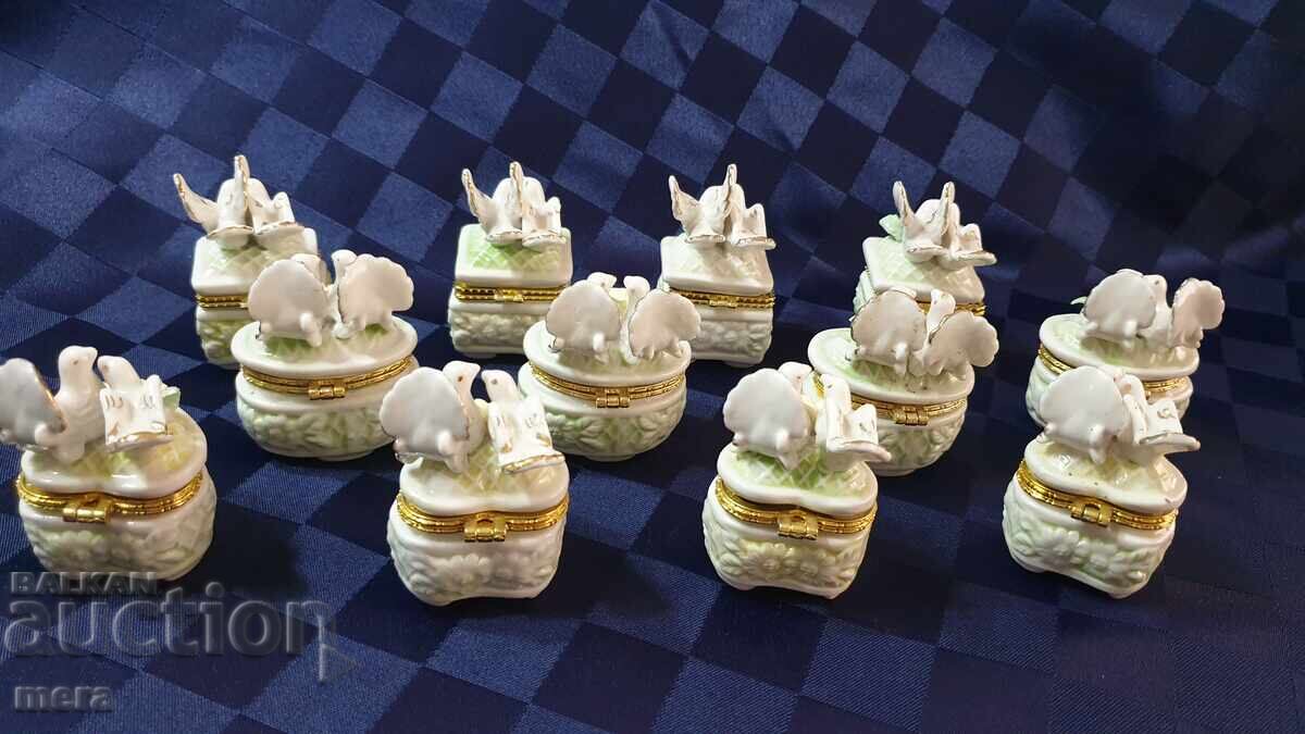 Δημοπρασία Σετ μικρών πορσελάνινων κουτιών για κοσμήματα Δημοπρασία Σετ μικρών πορσελάνινων κουτιών για κοσμήματα