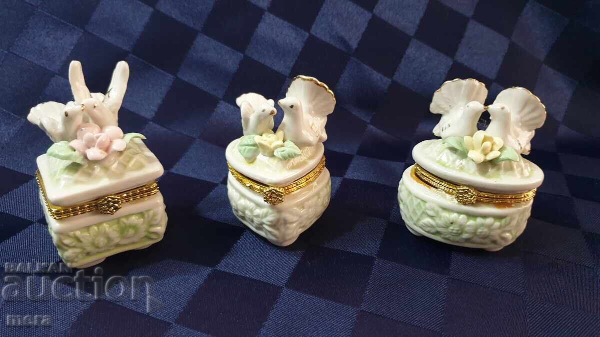 Παράδοση Σετ μικρών πορσελάνινων κουτιών για κοσμήματα Παράδοση Σετ μικρών πορσελάνινων κουτιών για κοσμήματα