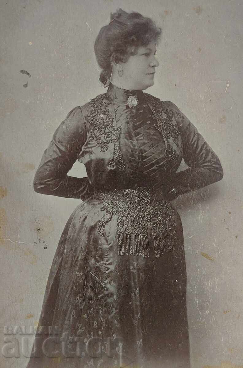 ΓΥΝΑΙΚΑ ΥΠΕΡΟΧΟ ΦΟΡΕΜΑ ΧΑΝΤΡΕΣ ΜΠΡΟΧΟΣ ΚΑΜΕΟ ΠΑΛΙΑ ΦΩΤΟΓΡΑΦΙΑ ΧΑΡΤΟΝΙ με τιμή 25.00 BGN | € 12.78