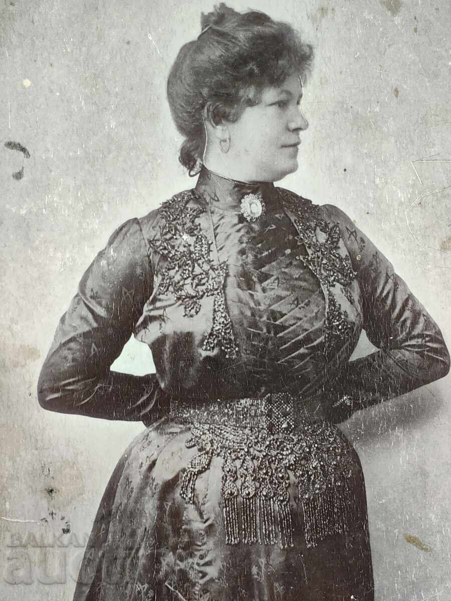 Παράδοση ΓΥΝΑΙΚΑ ΥΠΕΡΟΧΟ ΦΟΡΕΜΑ ΧΑΝΤΡΕΣ ΜΠΡΟΧΟΣ ΚΑΜΕΟ ΠΑΛΙΑ ΦΩΤΟΓΡΑΦΙΑ ΧΑΡΤΟΝΙ