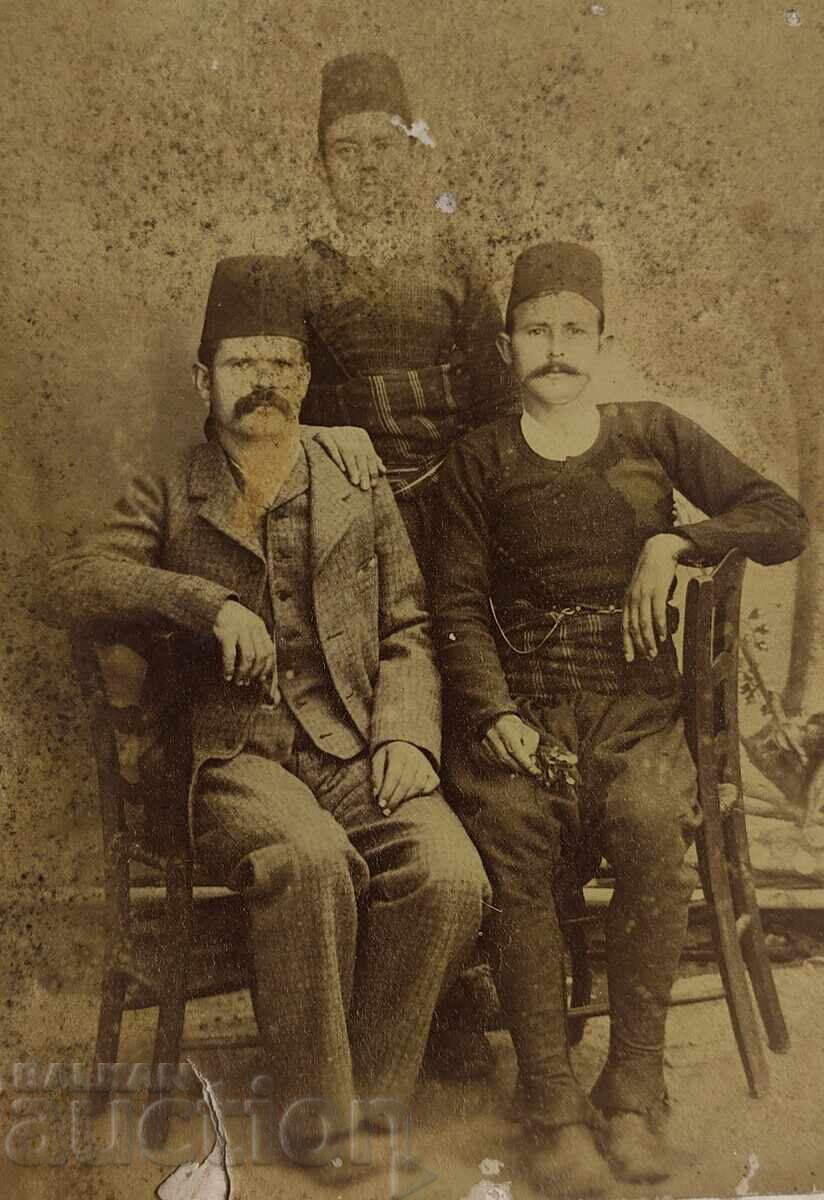 Аукцион 1870-ТЕ БЪЛГАРИ МЪЖЕ МЪЖ ФЕС МНОГО СТАРА СНИМКА КАРТОН