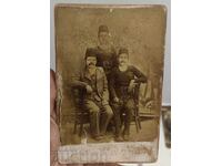 1870-TE BĂRBAȚI BULGARI BĂRBAT FES POZĂ FOARTE VECHE CARTON