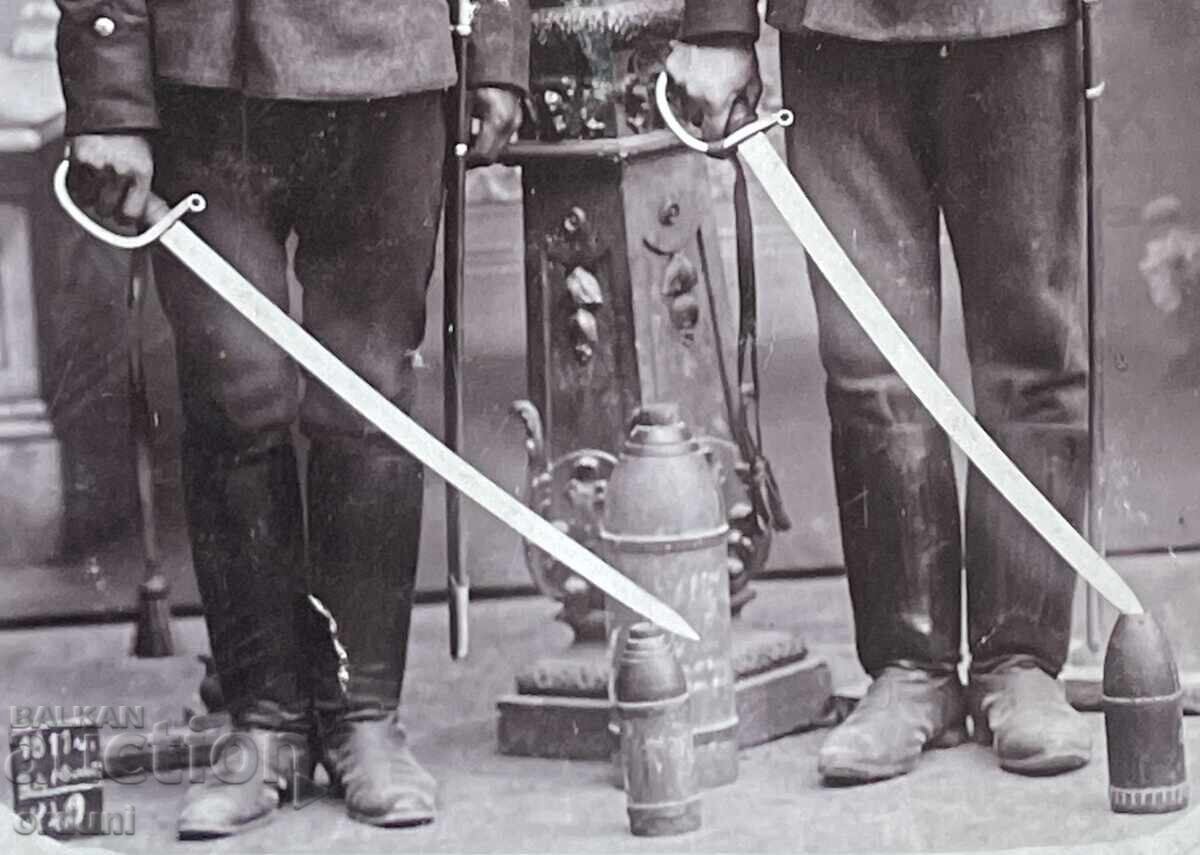 Auction  5189 Kingdom of Bulgaria two soldiers 5th Cavalry Regiment sabers 191