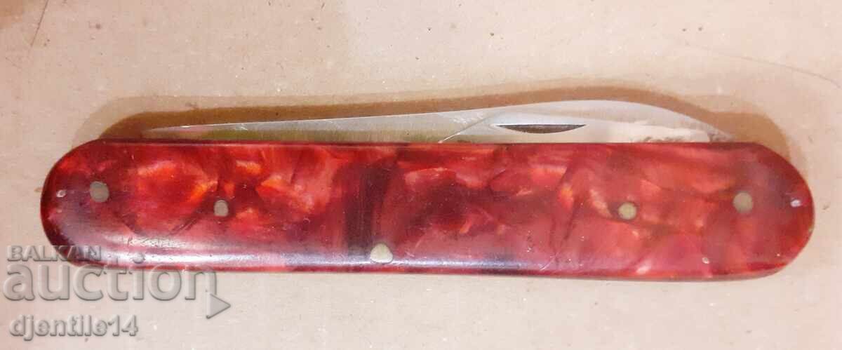 Ένα μαχαίρι τσέπης με τιμή € 5.00 | 9.78 BGN