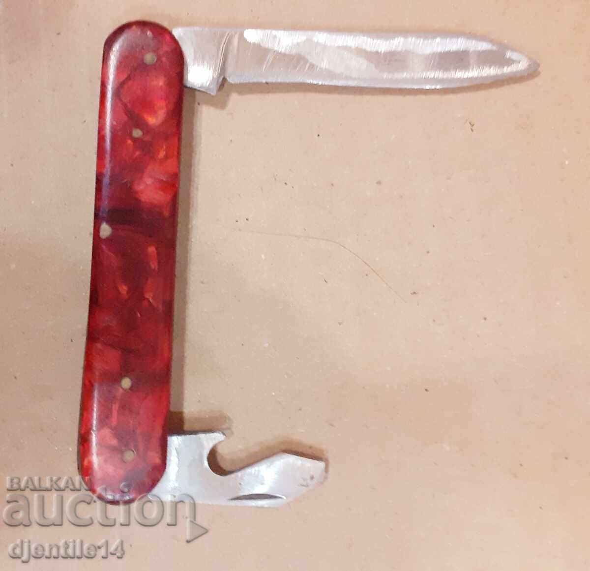 Livrarea Un cuțit de buzunar Livrarea Un cuțit de buzunar