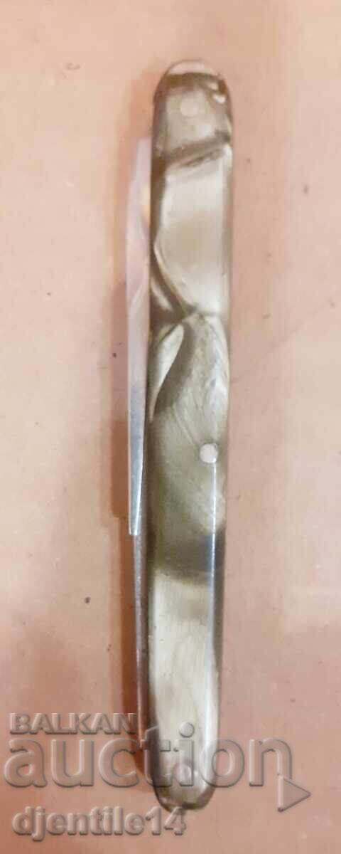 Παράδοση Ένα μαχαίρι τσέπης Παράδοση Ένα μαχαίρι τσέπης