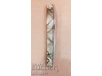 Un cuțit de buzunar