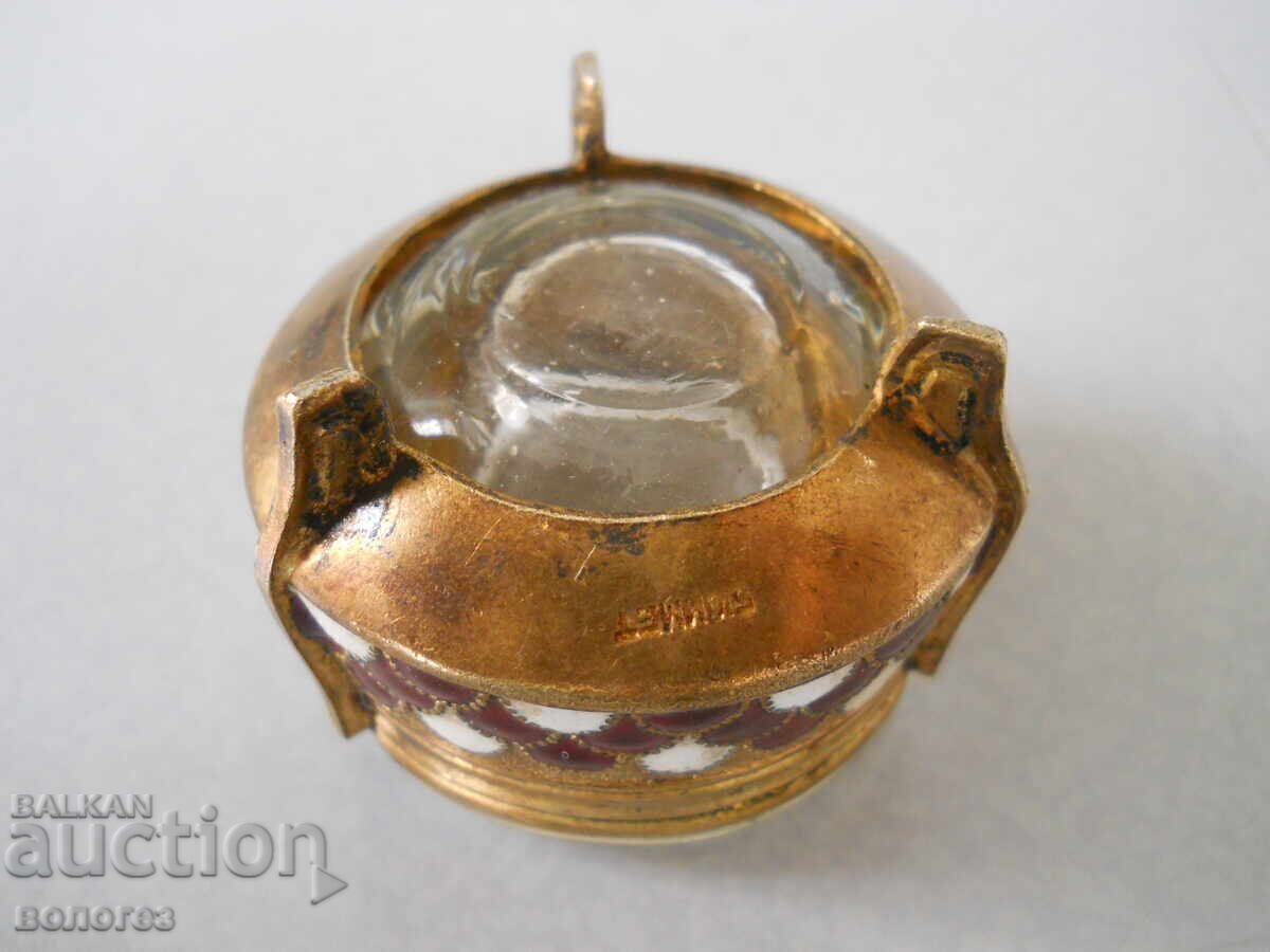 Licitație Solniță rusească vintage placată cu aur "Hommet" Licitație Solniță rusească vintage placată cu aur "Hommet"