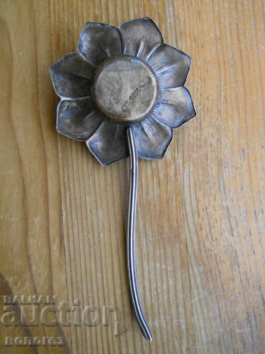 Săritoare de argint veche în formă de floare - Germania cu preț 100.00 BGN | € 51.13