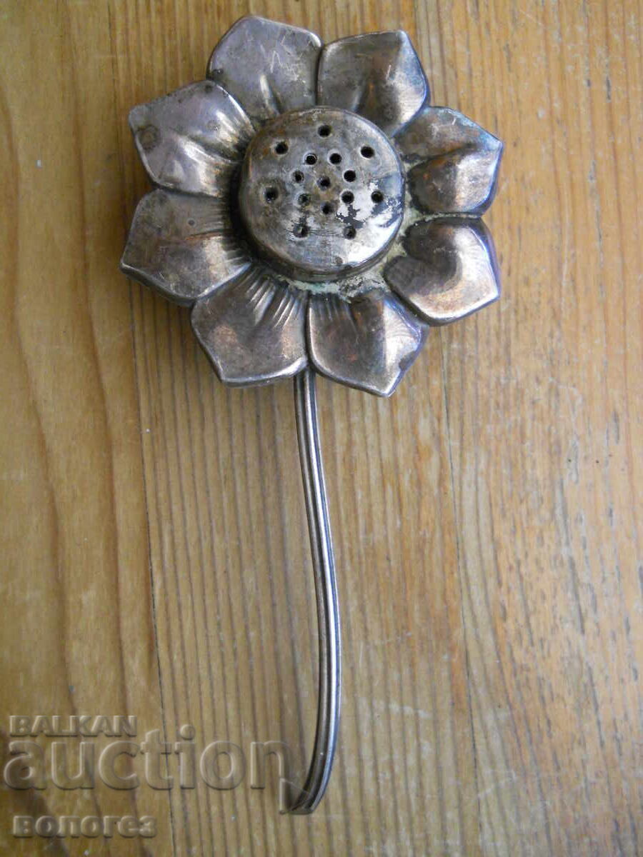 Antique silver salt cellar in the shape of a flower - Germany Antique silver salt cellar in the shape of a flower - Germany