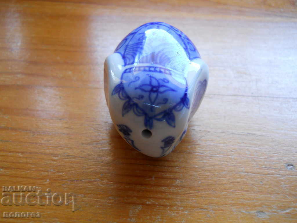 Porcelain pepper shaker Porcelain pepper shaker