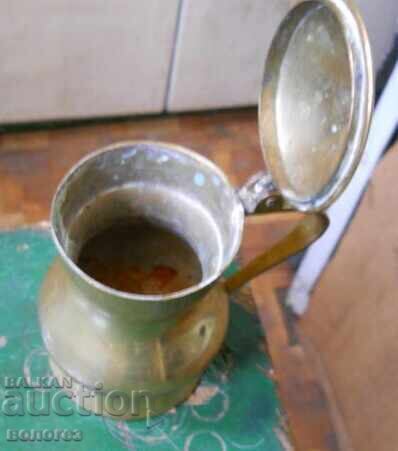 Малка бронзова каничка с капак с цена € 7.70 | 15.06 лв.