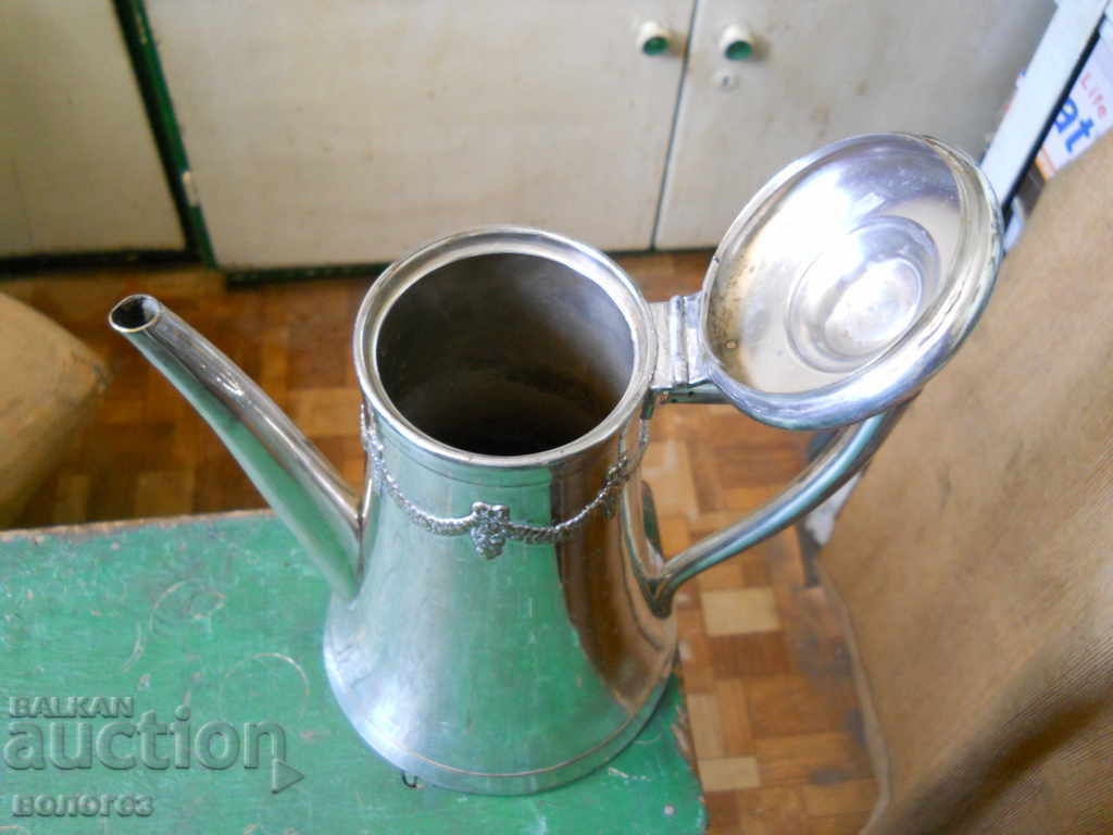 Auction  Old silver-plated coffee pot