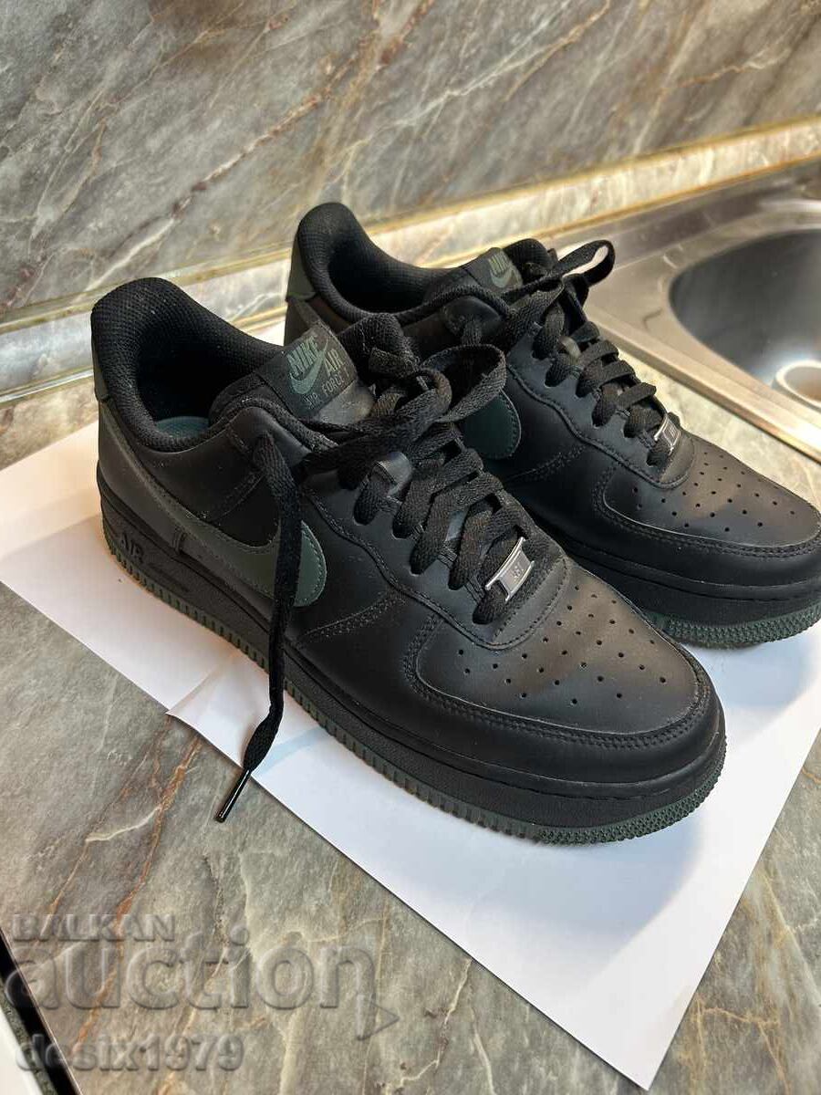 Auction Original AIR NIKE Sneakers Auction Original AIR NIKE Sneakers