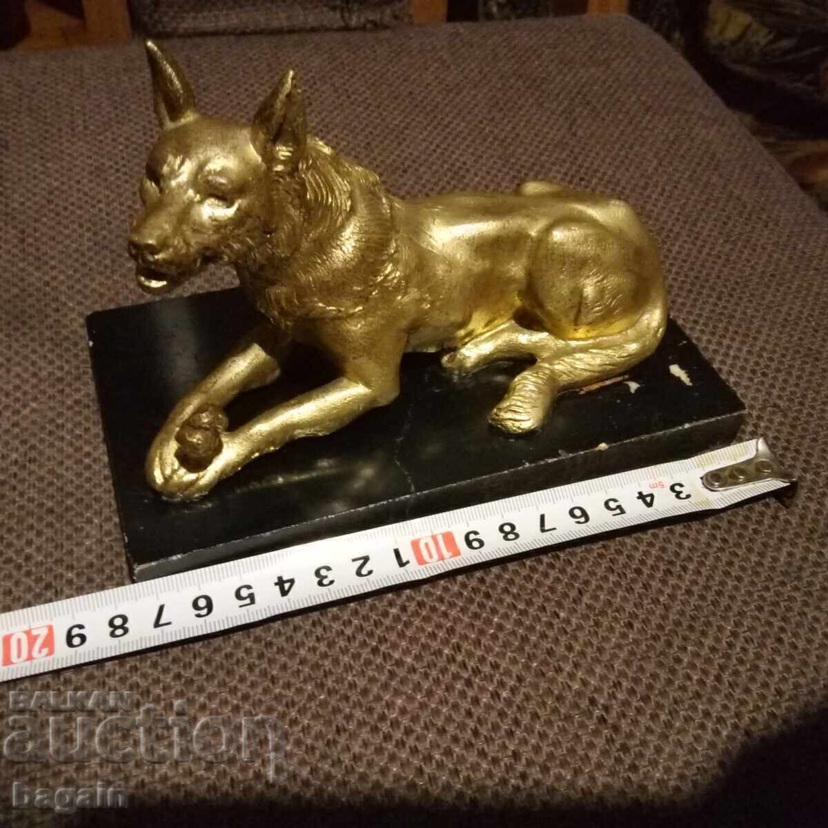 Delivery of Gilded bronze statue