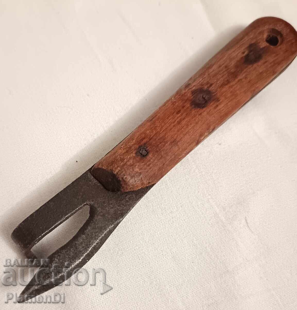 Delivery of WW2 GERMAN WEHRMACHT BOTTLE OPENER - SOLINGEN