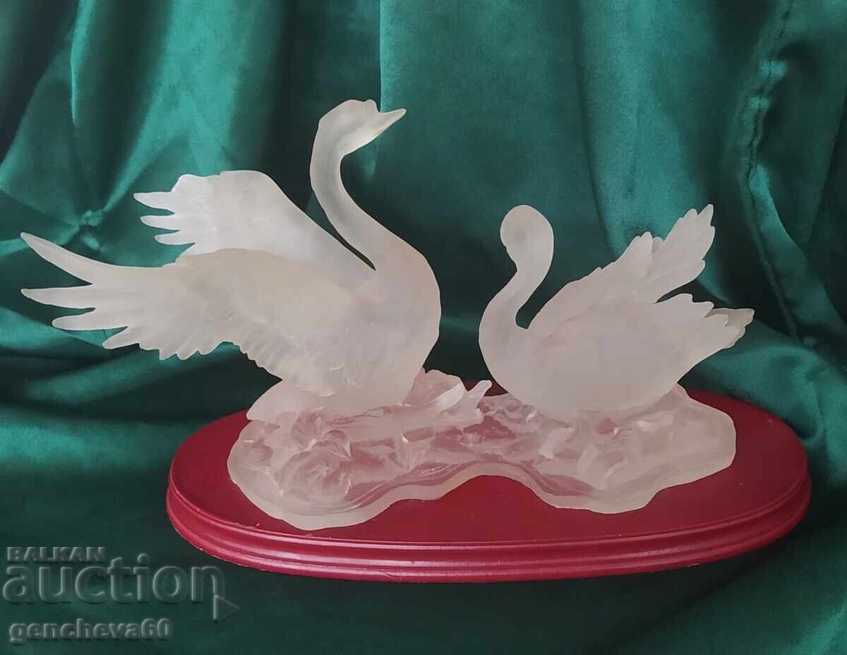 Delivery of Swan Figurine "Suanti Galleries" on/with wooden base Delivery of Swan Figurine "Suanti Galleries" on/with wooden base