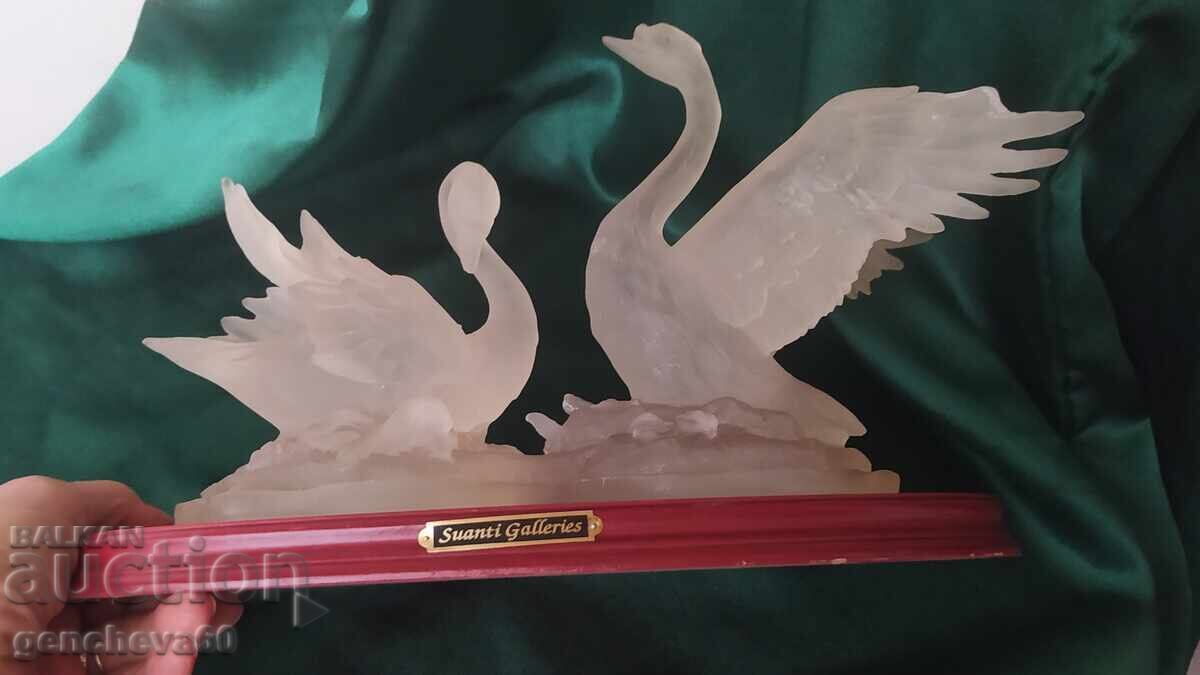 Swan Figurine "Suanti Galleries" on/with wooden base - 6 Swan Figurine "Suanti Galleries" on/with wooden base - 6