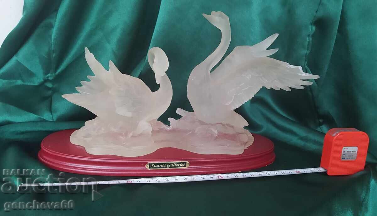 Swan Figurine "Suanti Galleries" on/with wooden base Swan Figurine "Suanti Galleries" on/with wooden base