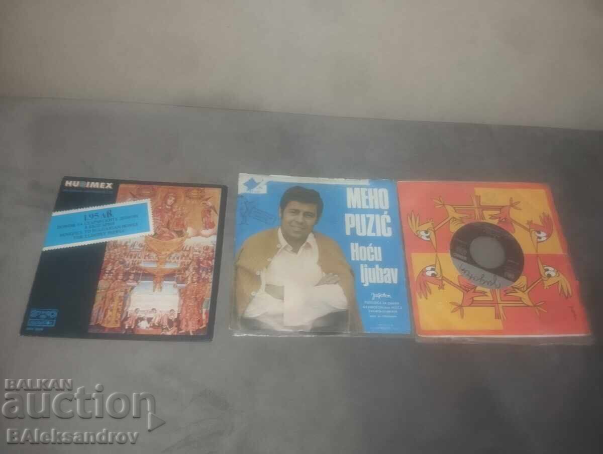 Lot of three small plates Lot of three small plates