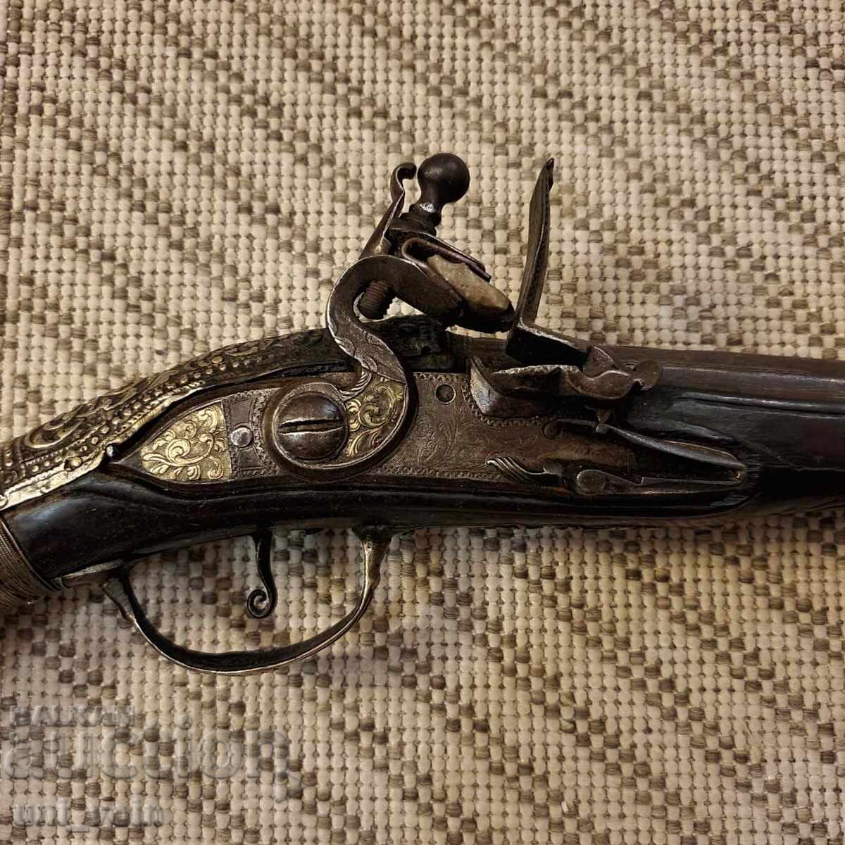 Auction  Flint pishtov