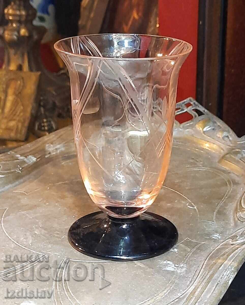 Аукцион Гравирана стъклена чаша за ликьор,два цвята стъкло