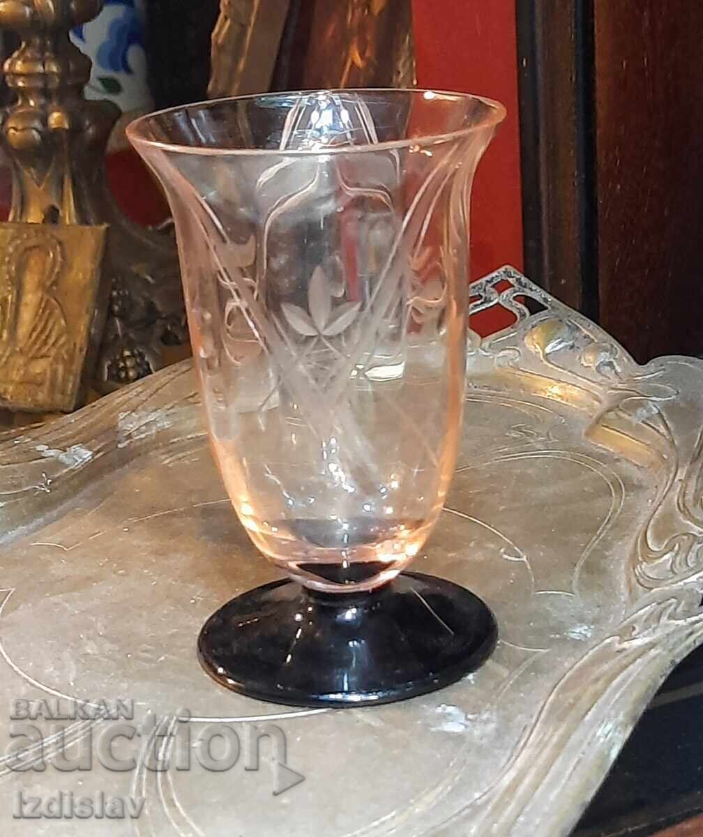 Gravirano γυάλινο ποτήρι λικέρ, δύο χρώματα γυαλιού