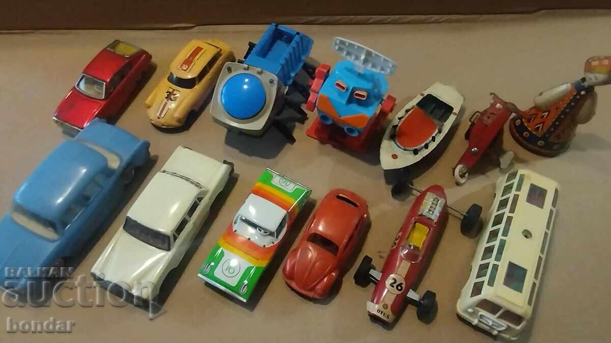 Lot de jucării vechi cu preț 56.00 BGN | € 28.63 Lot de jucării vechi cu preț 56.00 BGN | € 28.63