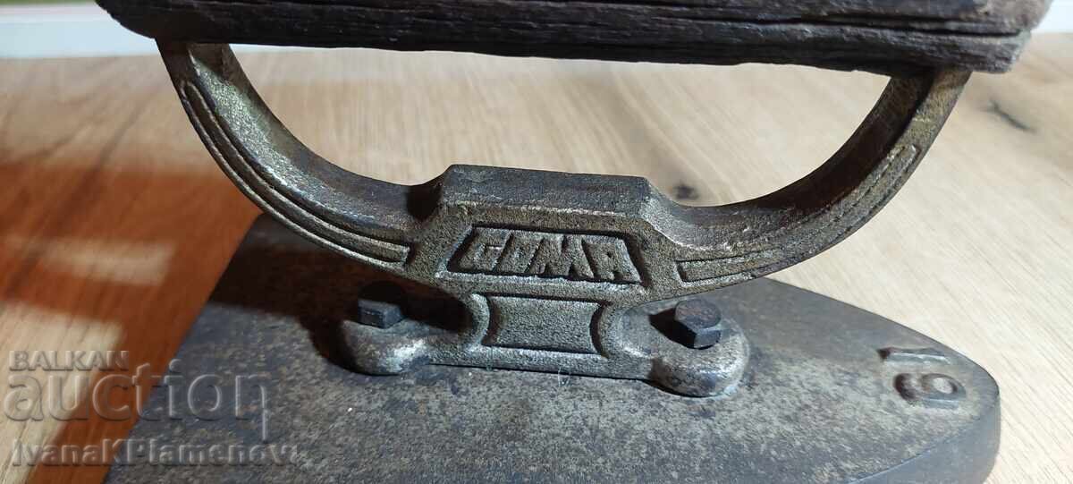 Livrarea Fier de călcat vintage pentru colecționari