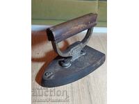 Fier de călcat vintage pentru colecționari