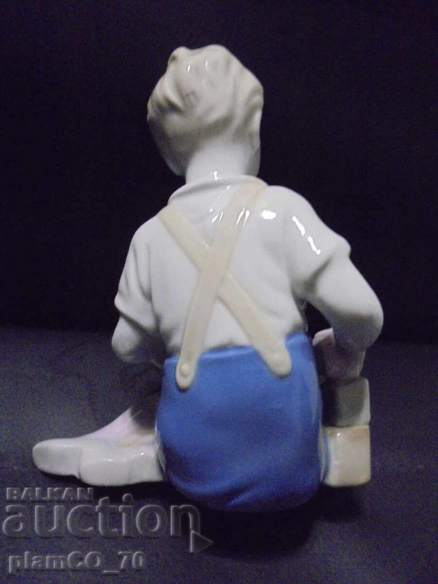 Δημοπρασία №*8357 Παλιά πορσελάνινη φιγούρα Δημοπρασία №*8357 Παλιά πορσελάνινη φιγούρα