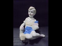 №8357 Old porcelain figure