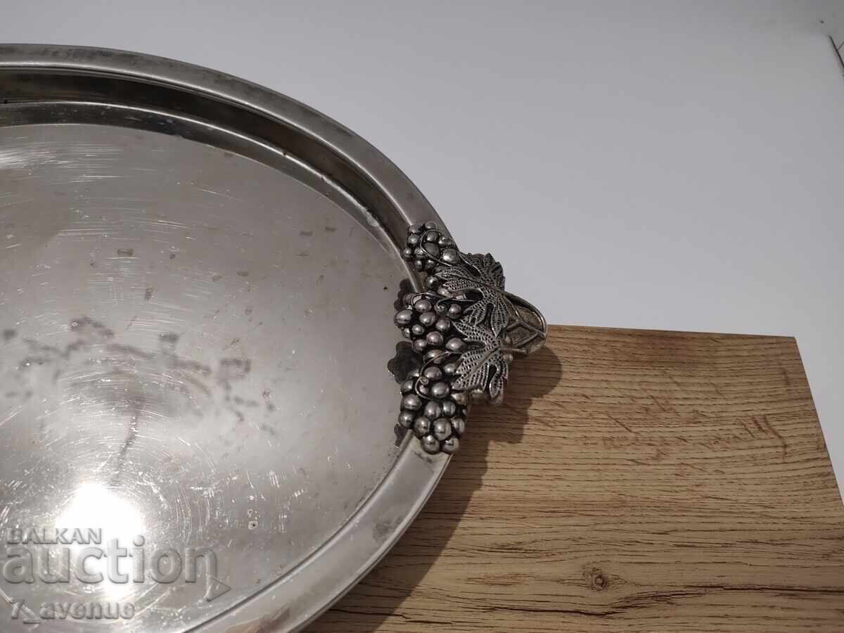 Аукцион Поднос с красиви декорации лозови листа 11.11.2025 Аукцион Поднос с красиви декорации лозови листа 11.11.2025