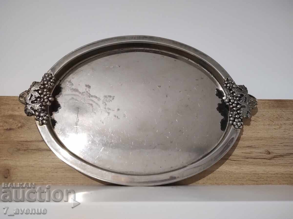 Поднос с красиви декорации лозови листа 11.11.2025 Поднос с красиви декорации лозови листа 11.11.2025