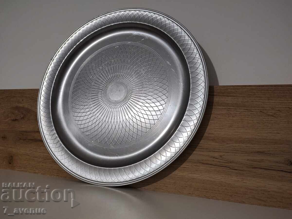 Δίσκος με όμορφες διακοσμητικές γραμμές και φιγούρες 11.11.2025 με τιμή 169.00 BGN | € 86.41