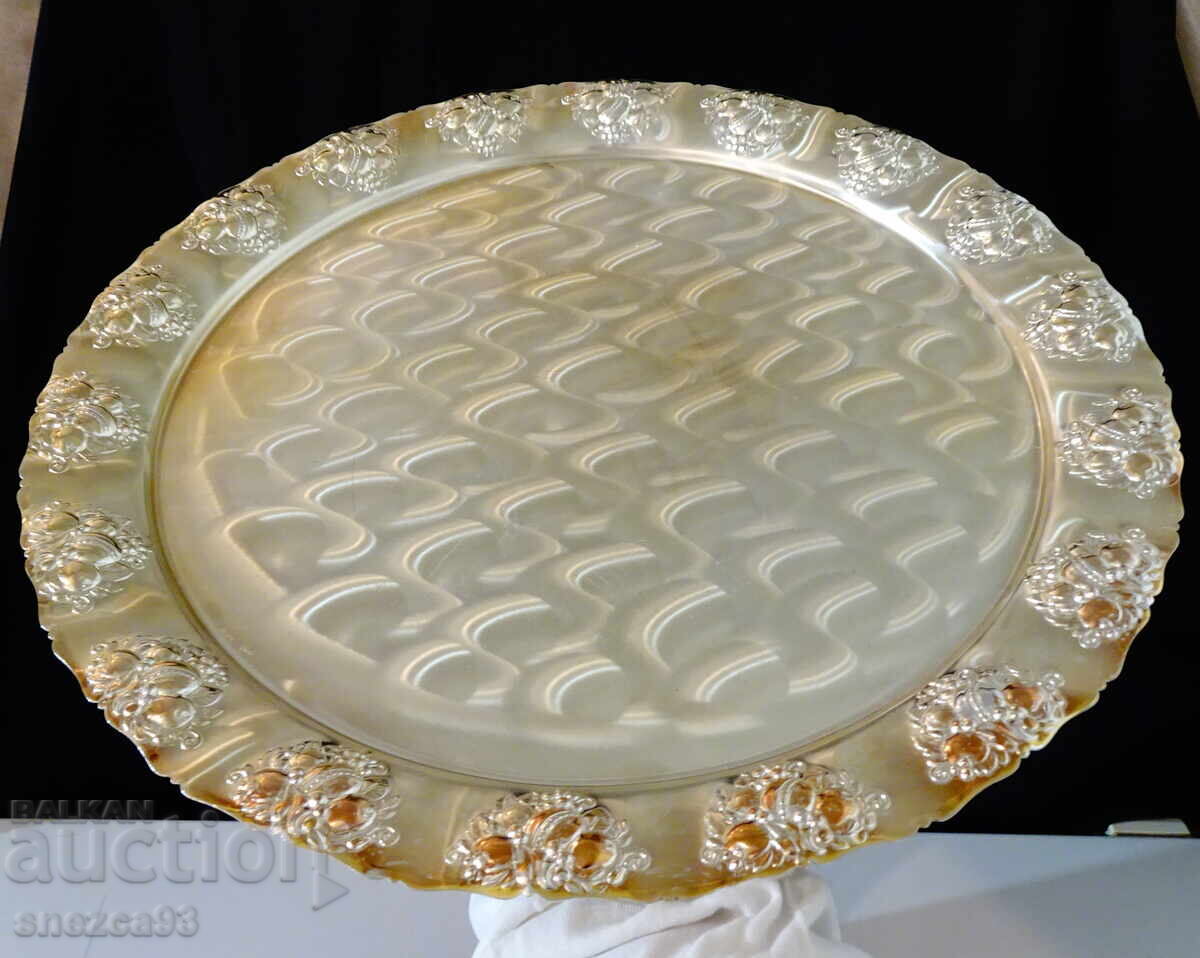 Ασημένιο δίσκος Quist 33 εκ., ανάγλυφα φρούτα με τιμή 36.00 BGN | € 18.41